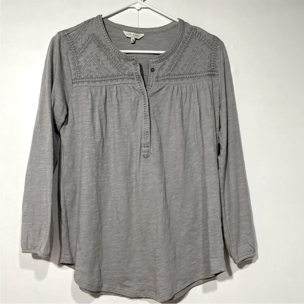 Lucky Brand Gray Embroidered Top Size Small Boho Peasant Henley Long Sleeve
